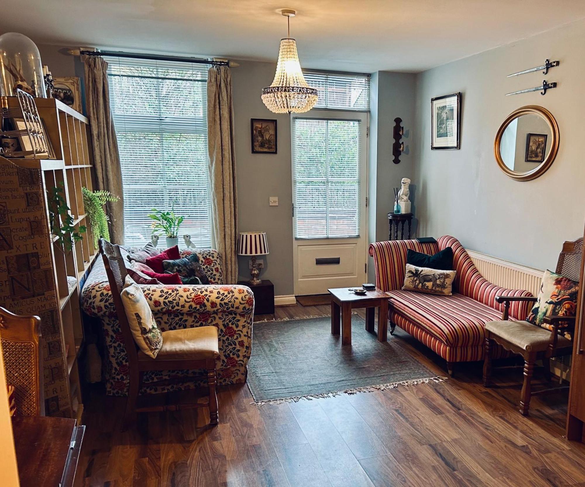 Quirky Town Centre Apartment With River Terrace Macclesfield Exterior photo